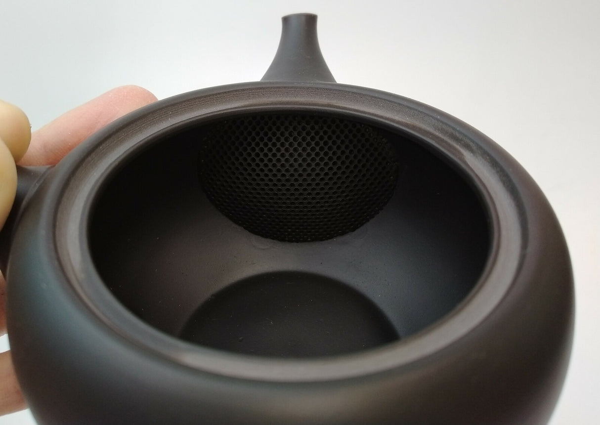 Takasuke Kiln (Y115) 高資陶苑: Tokoname Kyusu Tea Pot, Black, Kikumaru Ceramic Mesh Strainer 250 ml