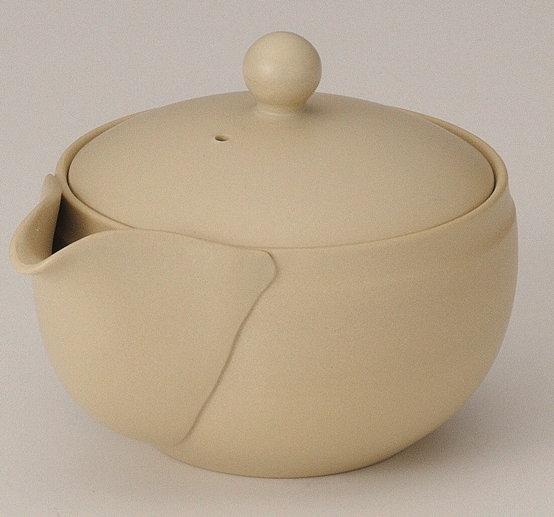 Takasuke Kiln (Y119) 高資陶苑: Tokoname Hohin Tea Pot, Sand Yellow, Ceramic Mesh Strainer 160 ml