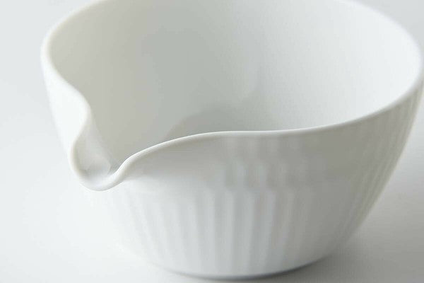 Oda Pottery: Sazanami Design Porcelain Bowl with Pouring Lip (White) 小田陶器さざなみ片口小鉢(白)