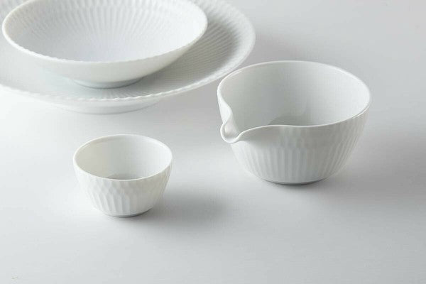 Oda Pottery: Sazanami Design Porcelain Bowl with Pouring Lip (White) 小田陶器さざなみ片口小鉢(白)