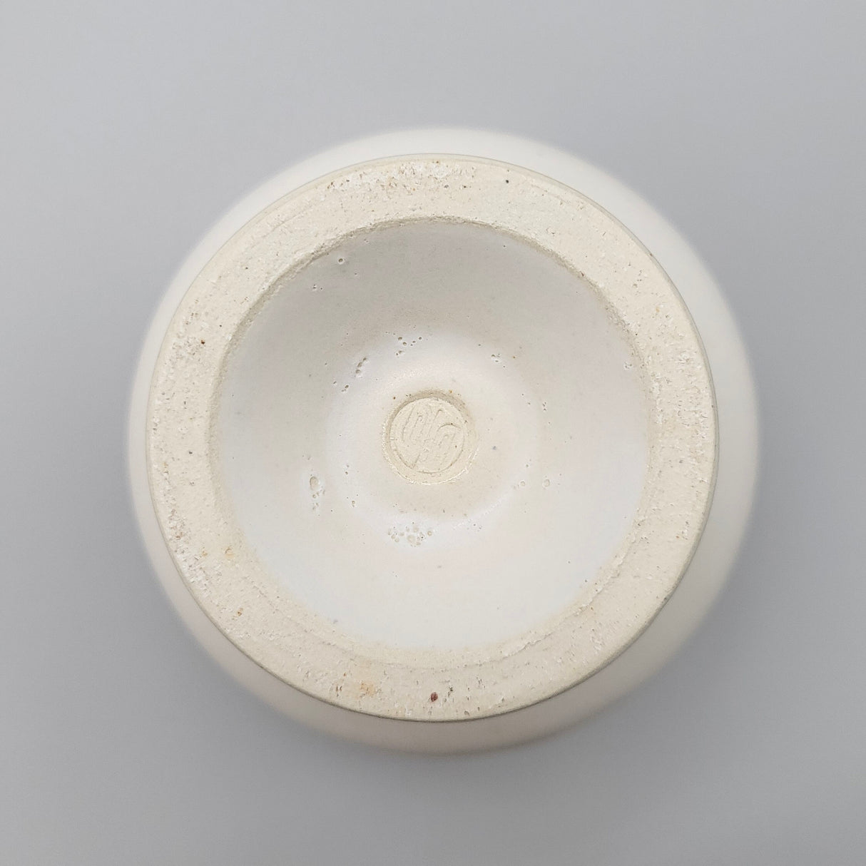 Emui × YUNOMI / HAKU Goblet(Handmade Ceramic / 桐箱入りユノミオリジナル)bottom