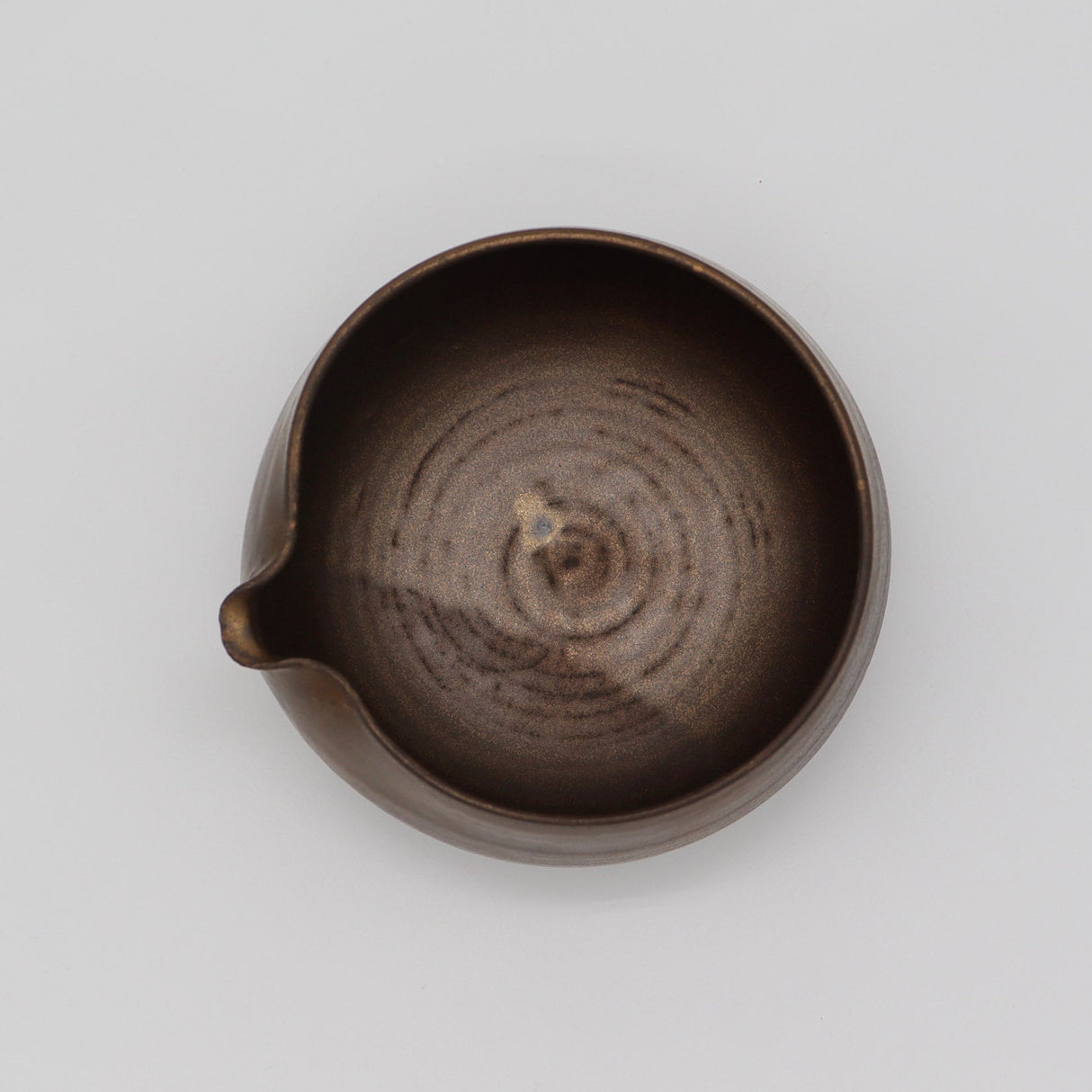 Emui × YUNOMI / YOIN (余韻) Matcha Pouring Bowl (Handmade Ceramic / 桐箱入りユノミオリジナル) yunomi-jp.pro