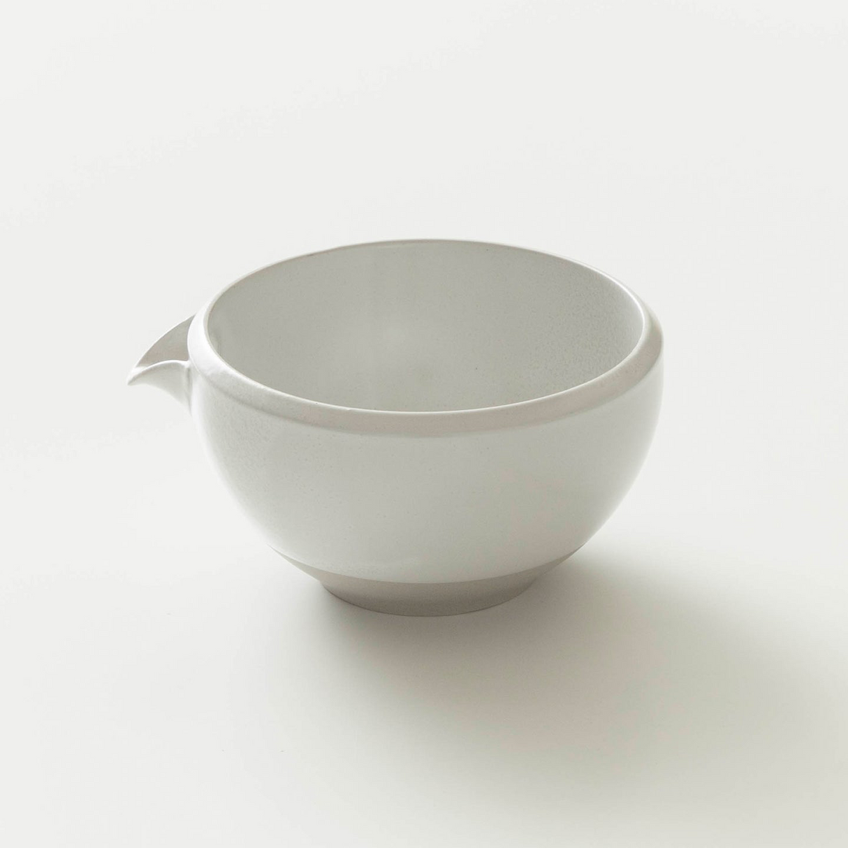 Origami Kai - Pour Kinu White - Minoyaki Porcelain Katakuchi Matcha Bowl with Pouring Lip