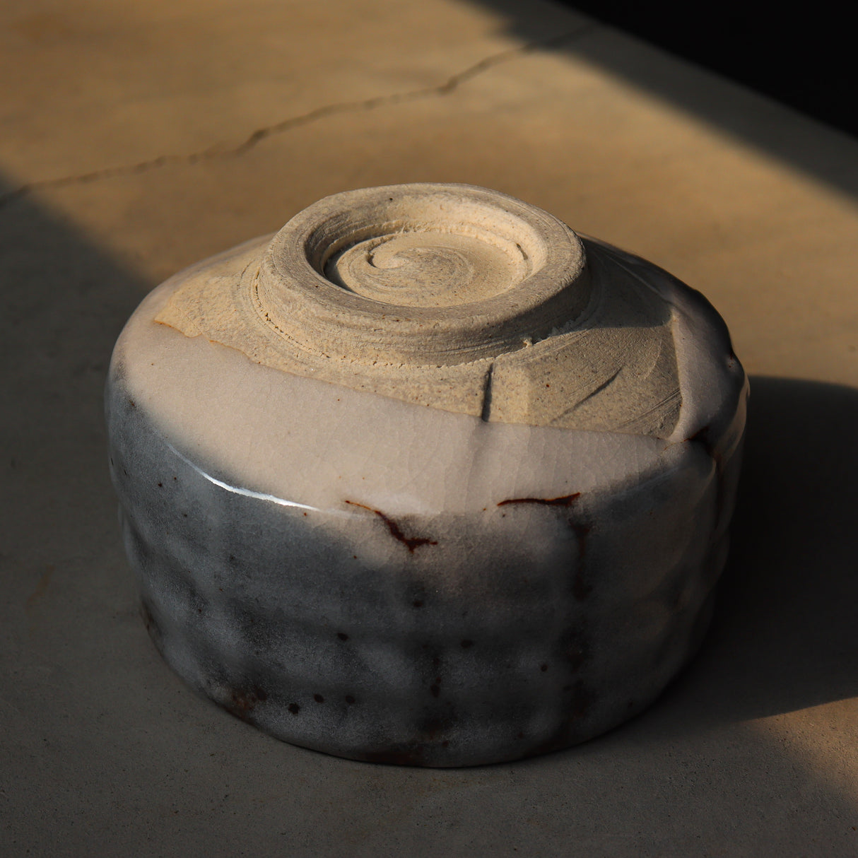 Seiangama: Oni Shino Matcha Bowl オニ志野抹茶椀