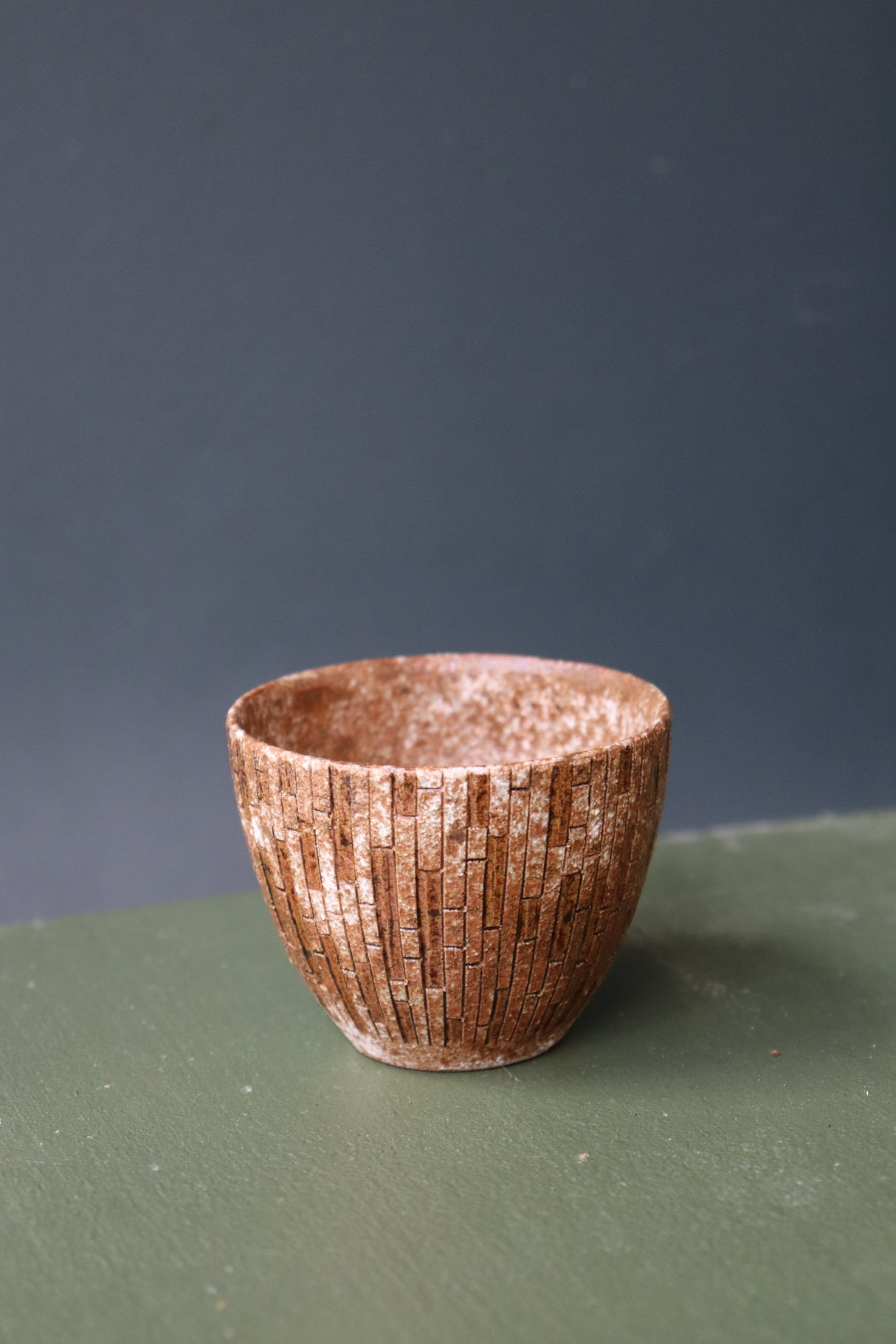 Emi Nakagawa: Handmade Guinomi Cup - Vertical Pattern Brown