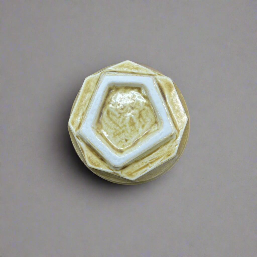 Seiangama: Carved Design Mino-yaki Guinomi Cup 5 Piece Set with Wooden Box 削ぎ五様ぐい呑揃