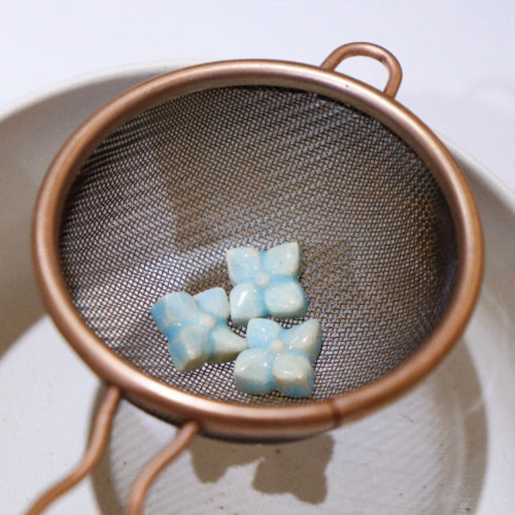 Tamasa (玉彩) ー Ceramic Matcha Sifting Beads Pastel Blue