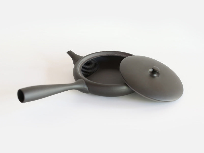 Jinsui Kiln: TOKI - SUMIKURO, Flat Tokoname Kyusu Tea Pot (80ml, Black)