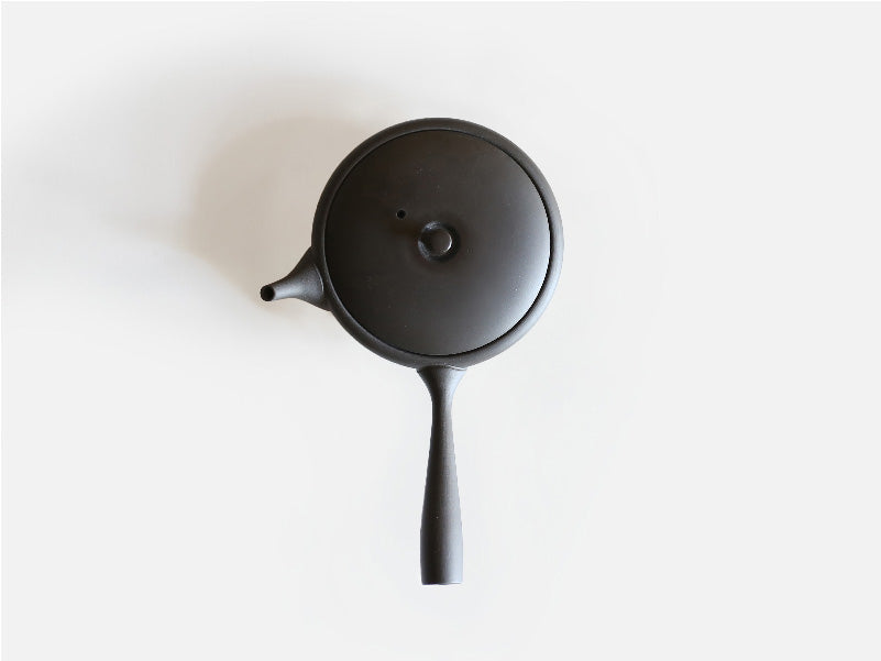 Jinsui Kiln: TOKI - SUMIKURO, Flat Tokoname Kyusu Tea Pot (80ml, Black)
