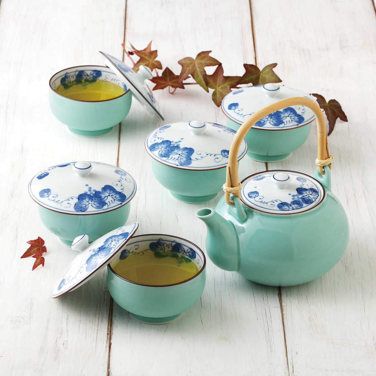 Saikai Ceramics: Grapes Design Porcelain Dobin Tea Pot & Cup with Lid Gift Set
