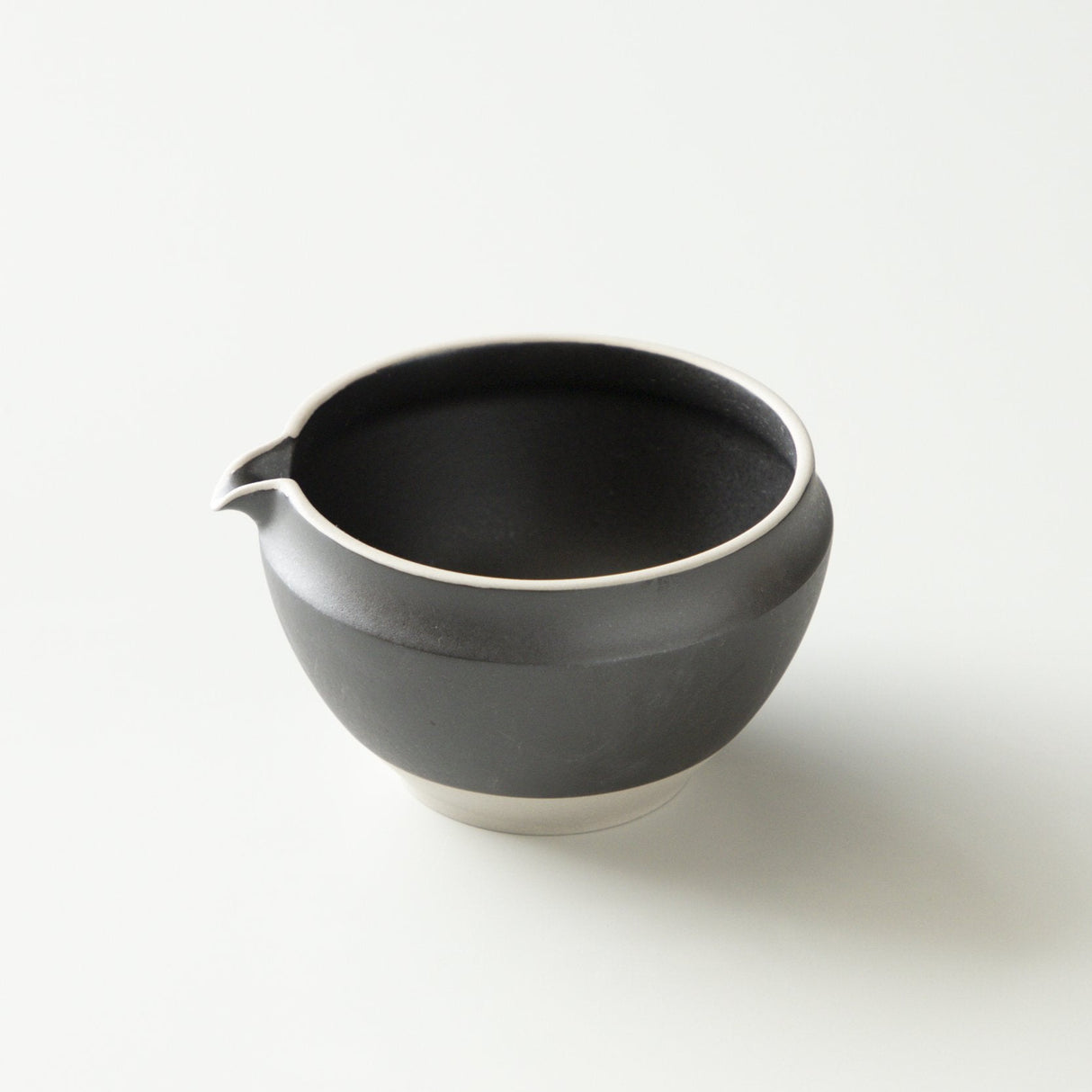 (while stock lasts) Origami Tea Akatsuki Black Minoyaki Porcelain Matcha Bowl with Pouring Lip 抹茶碗 暁月ブラック