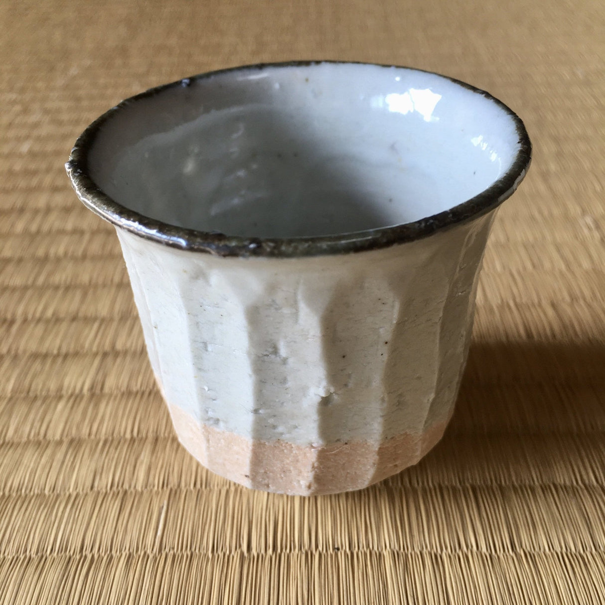 Gotanbayashi Kama: Karatsuyaki Porcelain Yunomi Cup - yunomi-jp.pro