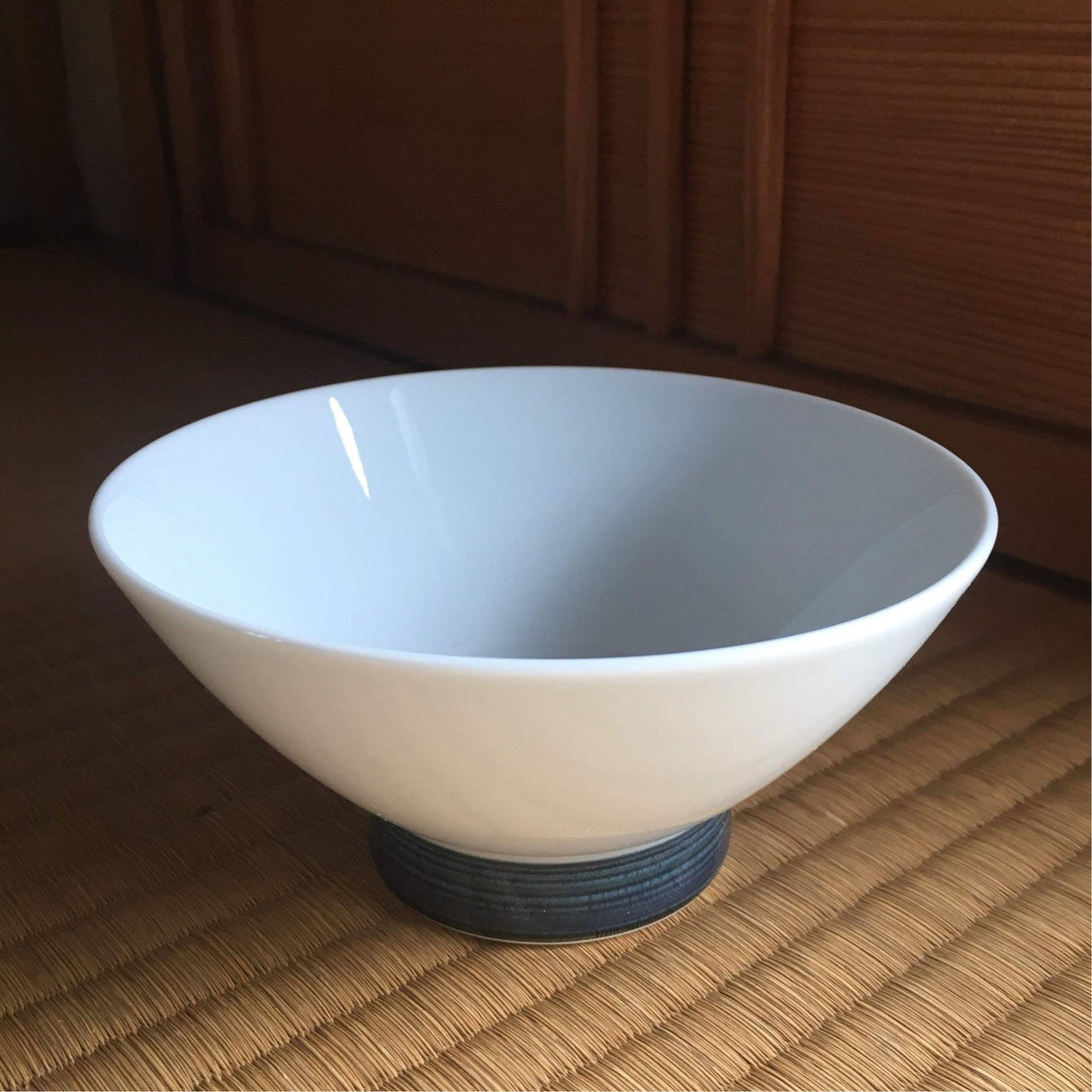 Hakusan Porcelain: Hasamiyaki Rice Bowl - "Threads of Hemp" (Indigo or Sepia) - yunomi-jp.pro