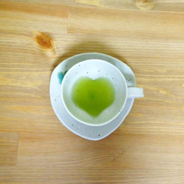 Hiroshi Hirai: Heart Shaped Cup & Saucer Set, Green Accents - yunomi-jp.pro