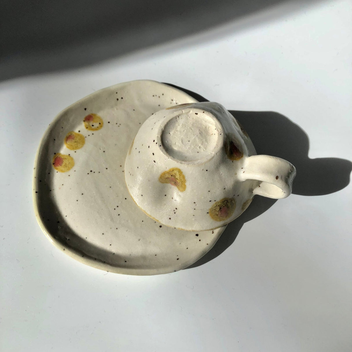 Hiroshi Hirai: Heart Shaped Cup & Saucer Set, Yellow Accents - yunomi-jp.pro