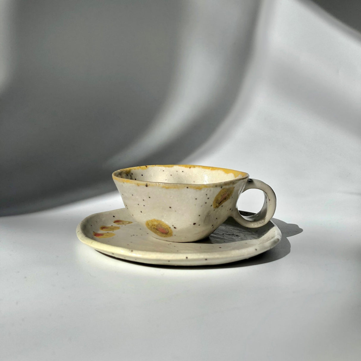 Hiroshi Hirai: Heart Shaped Cup & Saucer Set, Yellow Accents - yunomi-jp.pro
