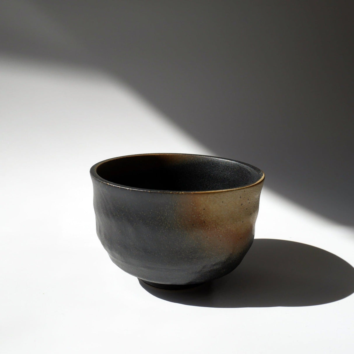 Kizoku Club: Black Bizen-yaki Mini Matcha Bowl - yunomi-jp.pro