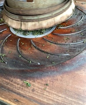 Mitocha NR005: Aged, Sun-dried Kamairicha Bancha 天日干し釜炒りばん茶 - yunomi-jp.pro