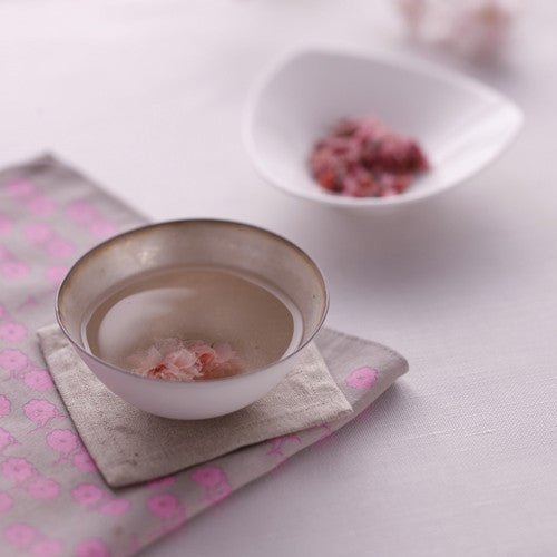 Obubu Tea: Sakura Flowers Herbal Tea - yunomi-jp.pro