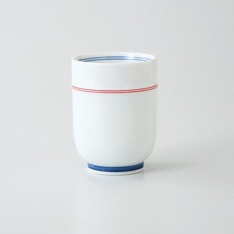 Saikai Ceramics: Red Trim, White Porcelain Yunomi Tea Cup with Blue Accents 150 ml - yunomi-jp.pro