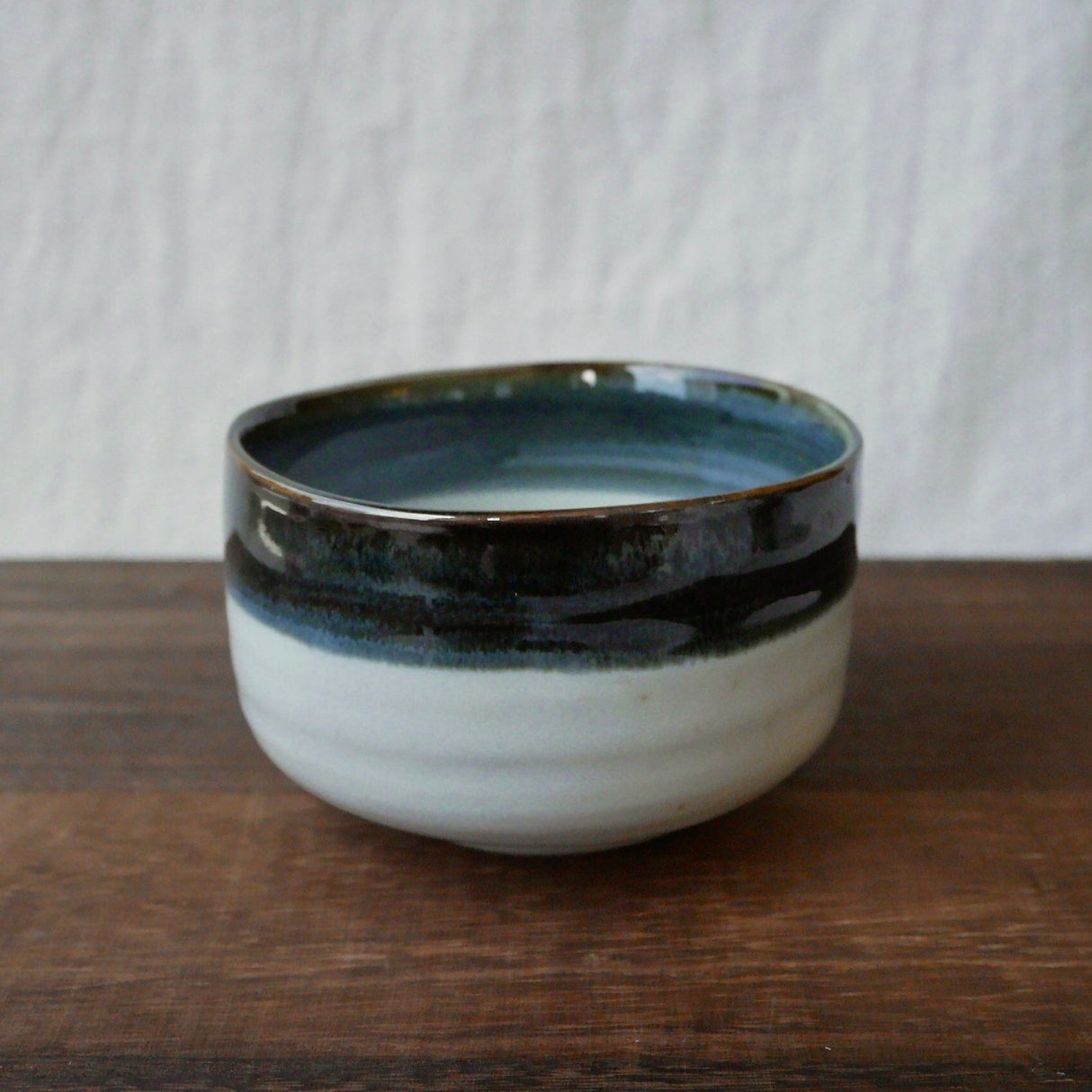 Yamaki Ikai M2034: Toho Blue Yohen Matcha Tea Bowl 唐峰紺窯変抹茶碗 - yunomi-jp.pro