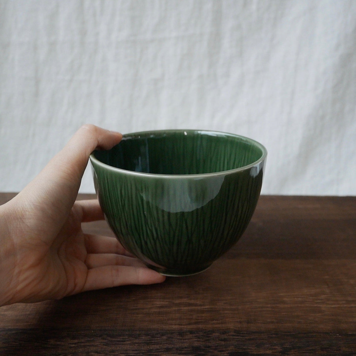 Yamani - Miyama Tableware: "Crease" Matcha Bowl Oribe Green - yunomi-jp.pro