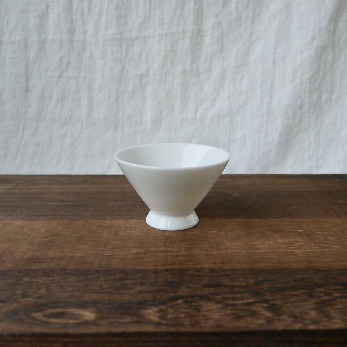 Yamatane: Tea Professional's White Porcelain Tea Cup - Asagao - yunomi-jp.pro