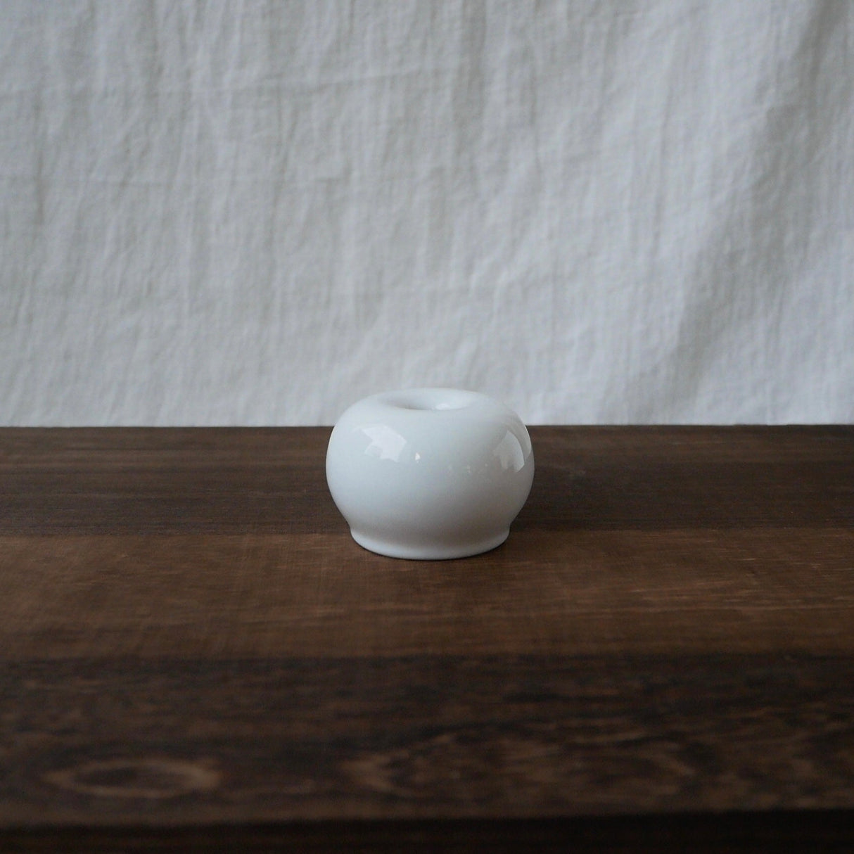 Yoshimura 50705 - Modern Whisk Stand, Porcelain White - yunomi-jp.pro