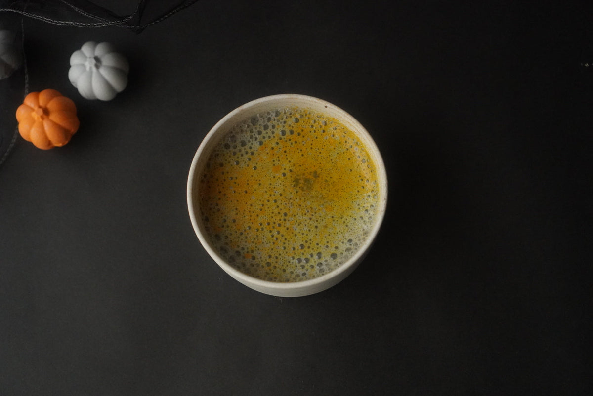 black sesame latte with okinawa cinnamon by yunomi-jp.pro