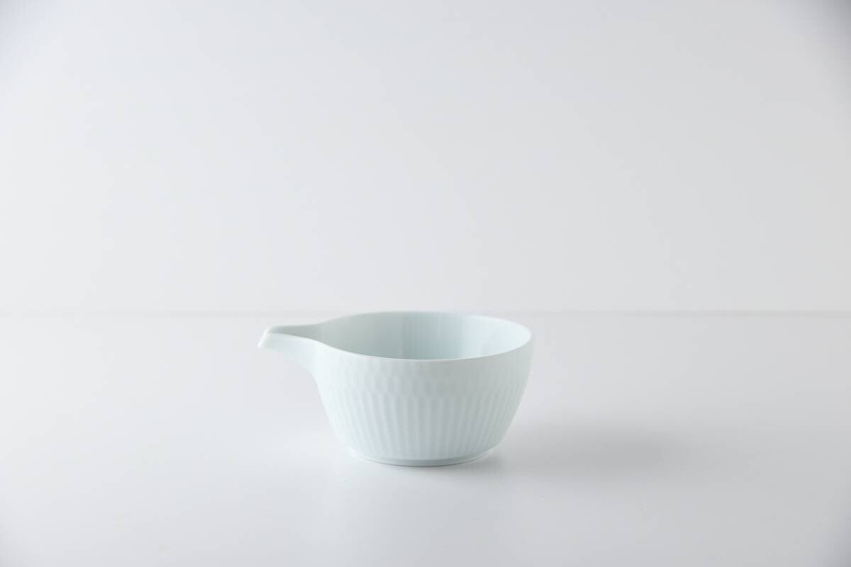 Oda Pottery: Sazanami Design Porcelain Bowl with Pouring Lip (Pale Blue) 小田陶器さざなみ片口小鉢（青白）
