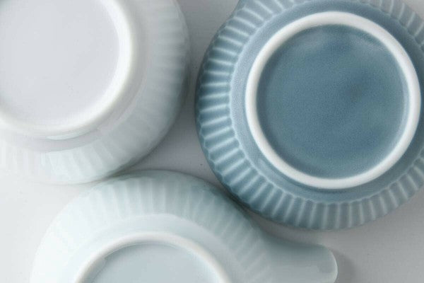 Oda Pottery: Sazanami Design Porcelain Bowl with Pouring Lip (Pale Blue) 小田陶器さざなみ片口小鉢（青白）