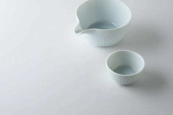 Oda Pottery: Sazanami Design Porcelain Bowl with Pouring Lip (Pale Blue) 小田陶器さざなみ片口小鉢（青白）