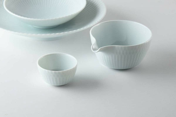 Oda Pottery: Sazanami Design Porcelain Bowl with Pouring Lip (Pale Blue) 小田陶器さざなみ片口小鉢（青白）