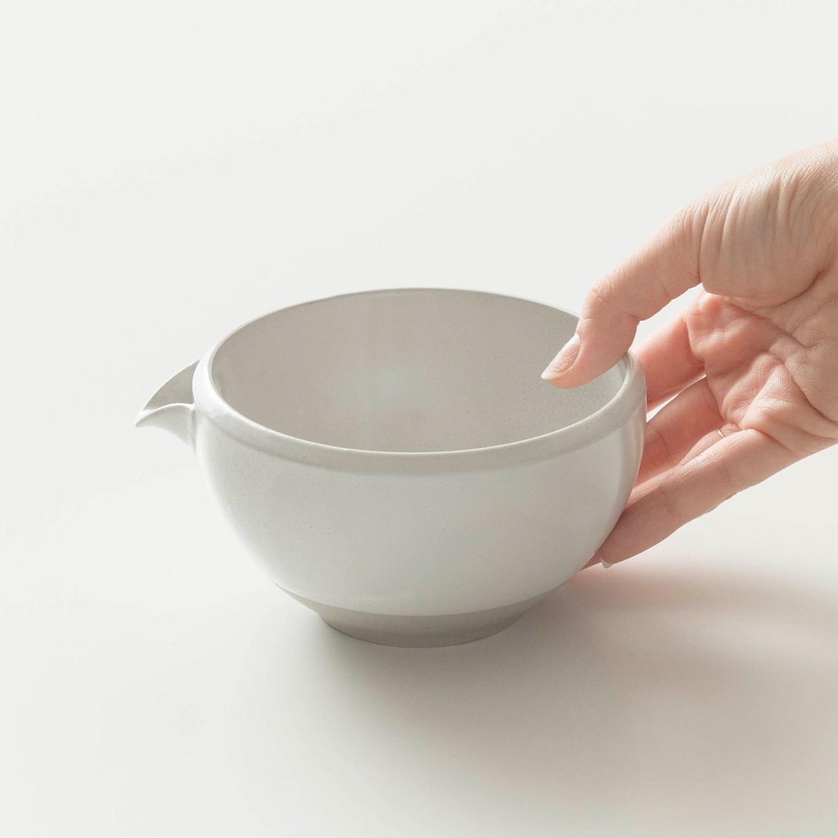 Origami Kai - Pour Kinu White - Minoyaki Porcelain Katakuchi Matcha Bowl with Pouring Lip
