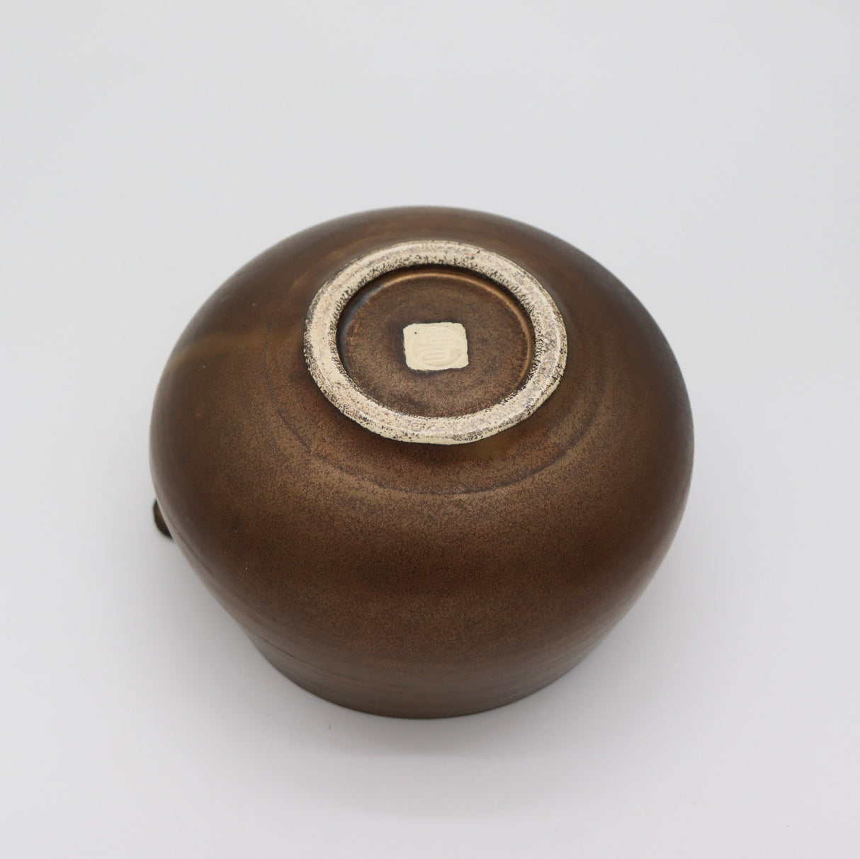 Emui × YUNOMI / YOIN (余韻) Matcha Pouring Bowl (Handmade Ceramic / 桐箱入りユノミオリジナル) yunomi-jp.pro