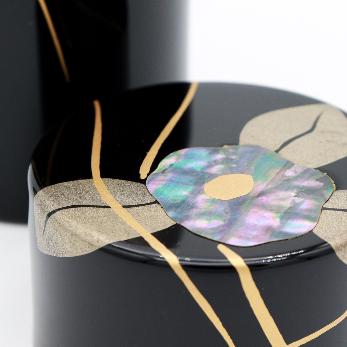Korindo Echizen: Urushi Tea Canister Kai-Tsubaki - 光琳堂 越前漆器: うるし茶筒「貝椿」