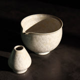 Kiwakoto Suikaen White Matcha Pouring Bowl & Whisk Stand Set 片口抹茶碗と茶筅直しセット 白
