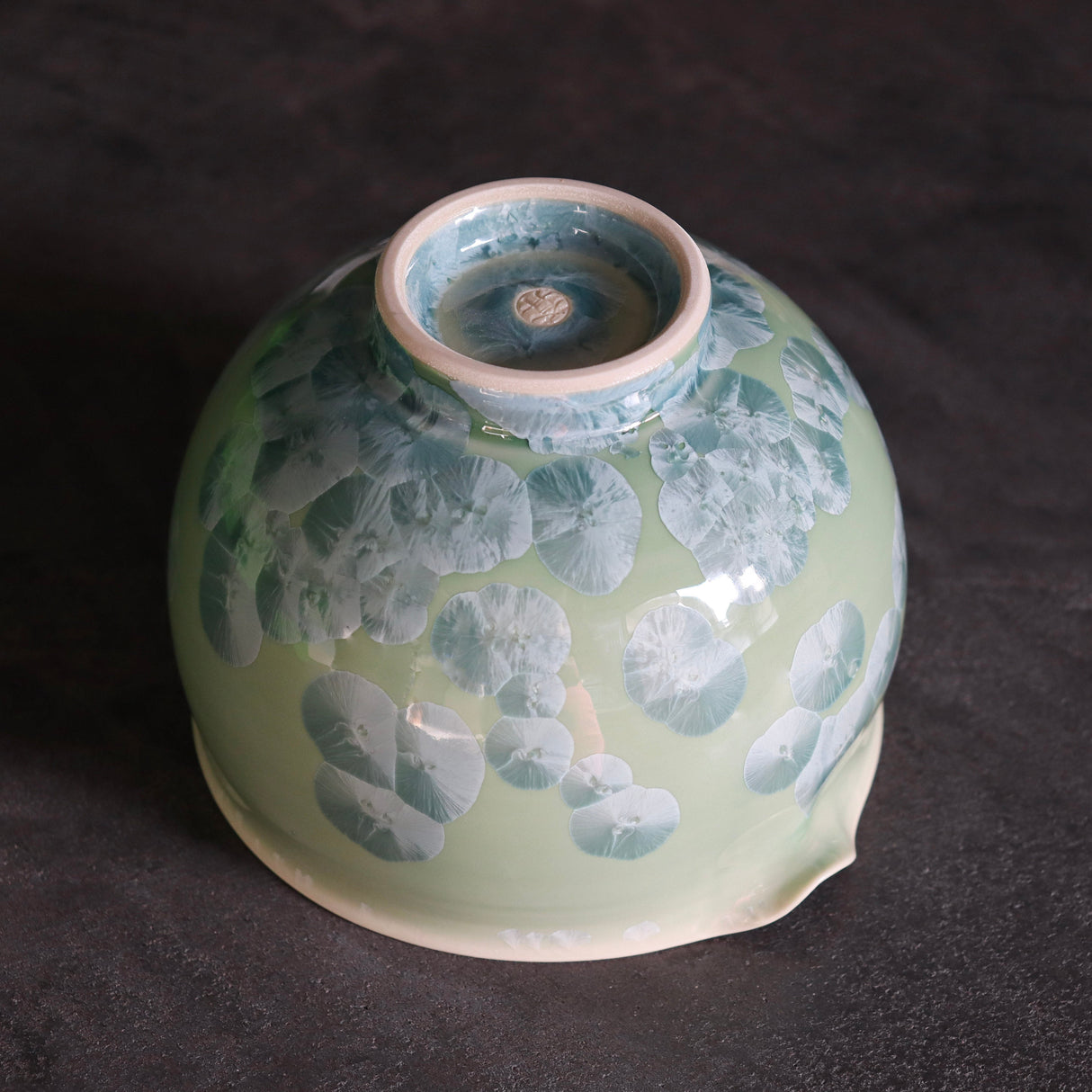 Kiwakoto Suikaen Green Matcha Pouring Bowl & Whisk Stand Set 片口抹茶碗と茶筅直しセット みどり