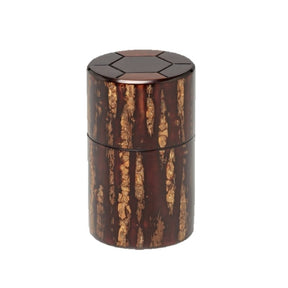 Fujiki Denshiro: Sakura Bark Tea Canister Turtle Shell Engraving by Arakawa Keitaro 総皮茶筒 天亀甲（荒川慶太郎　作） - yunomi-jp.pro