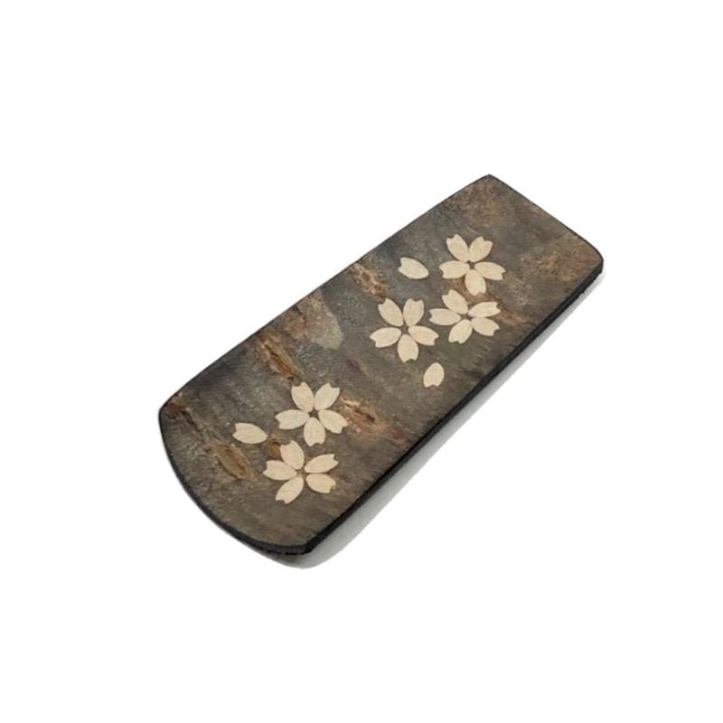 Fujiki Denshiro: Tatami Sakura Bark Tea Scoop Chasaji - Frosted Bark with Sakura たたみ茶箕 霜降皮 散花 - yunomi-jp.pro