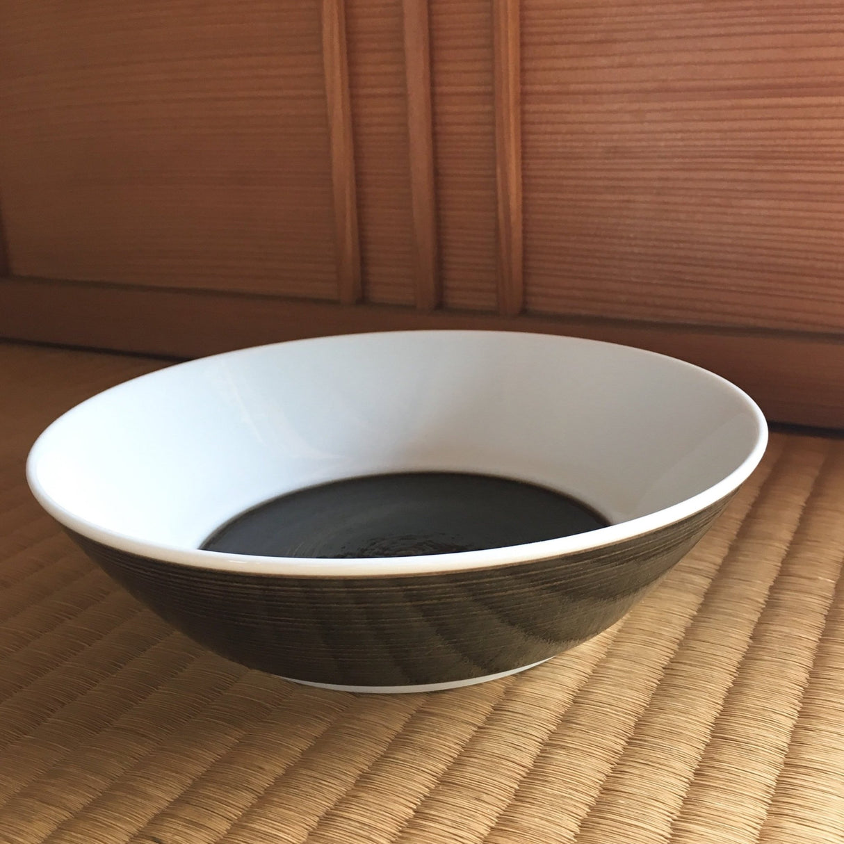 Hakusan Porcelain: Hasamiyaki Bowl - "Threads of Hemp" (Indigo or Sepia) - yunomi-jp.pro