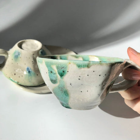 Hiroshi Hirai: Heart Shaped Cup & Saucer Set, Green Accents - yunomi-jp.pro