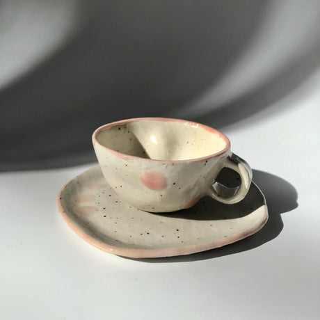 Hiroshi Hirai: Heart Shaped Cup & Saucer Set, Pink Accents - yunomi-jp.pro