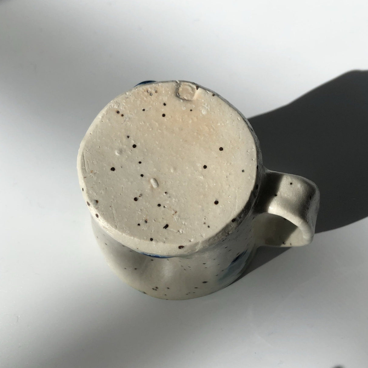 Hiroshi Hirai: Heart Shaped Mug Cup, Green Accents - yunomi-jp.pro