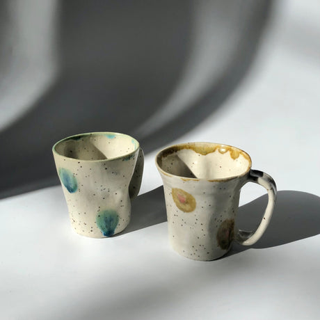 Hiroshi Hirai: Heart Shaped Mug Cup, Yellow Accents - yunomi-jp.pro