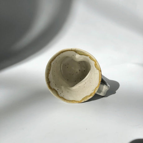Hiroshi Hirai: Heart Shaped Mug Cup, Yellow Accents - yunomi-jp.pro
