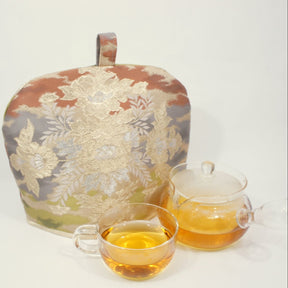 Kimono Sash Tea Cozy #3: Peony (gold lining) by mami.mano - yunomi-jp.pro