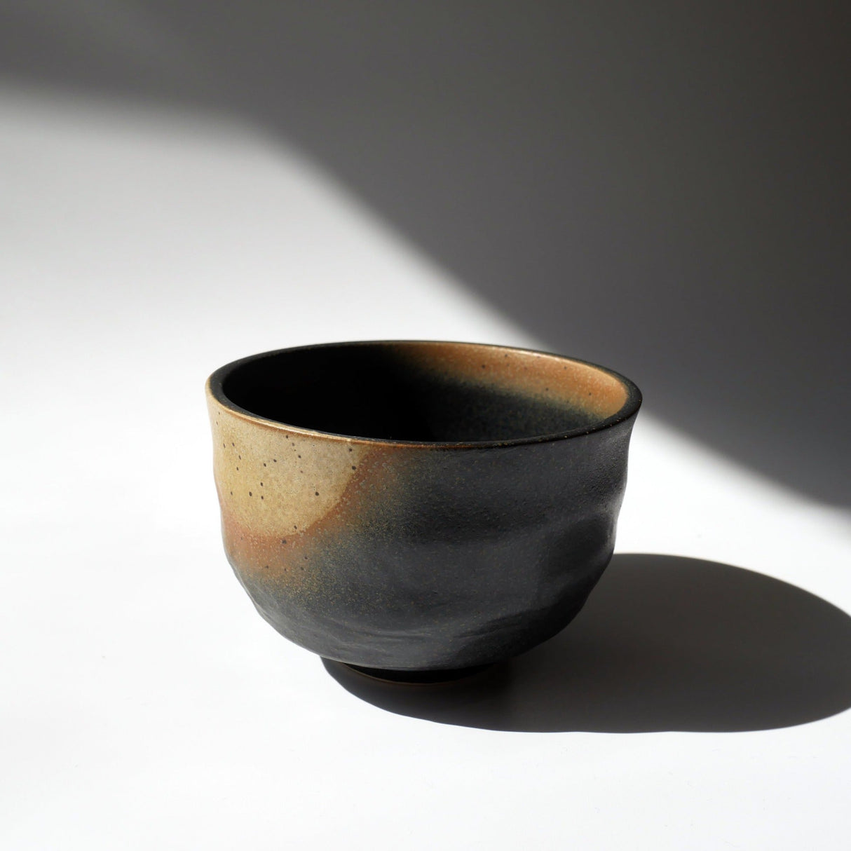 Kizoku Club: Black Bizen-yaki Mini Matcha Bowl - yunomi-jp.pro