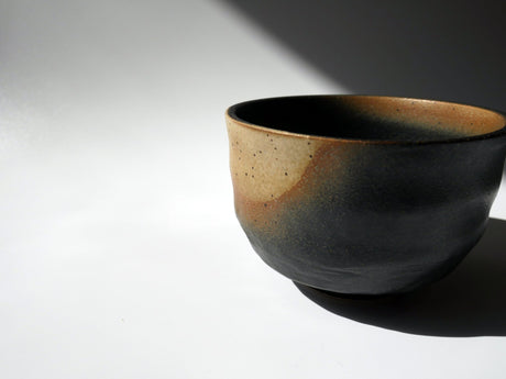 Kizoku Club: Black Bizen-yaki Mini Matcha Bowl - yunomi-jp.pro
