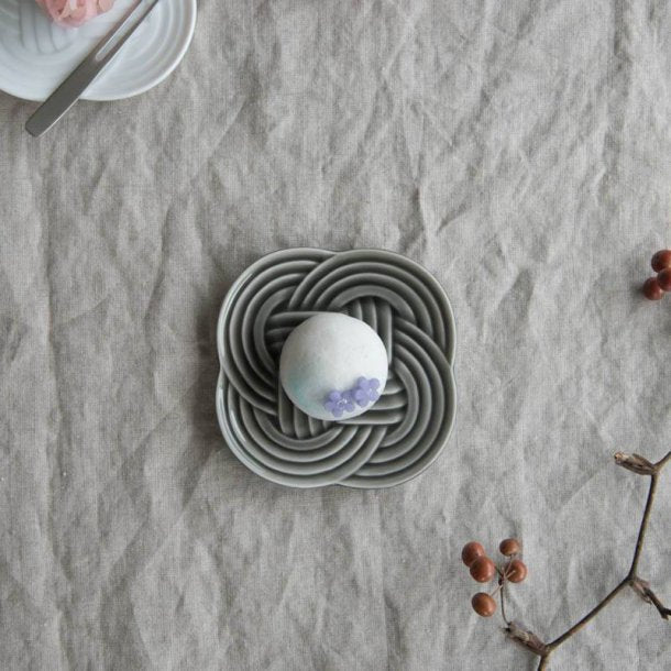 Oda Pottery: Wagashi Plate Gray (10.5 cm) - yunomi-jp.pro
